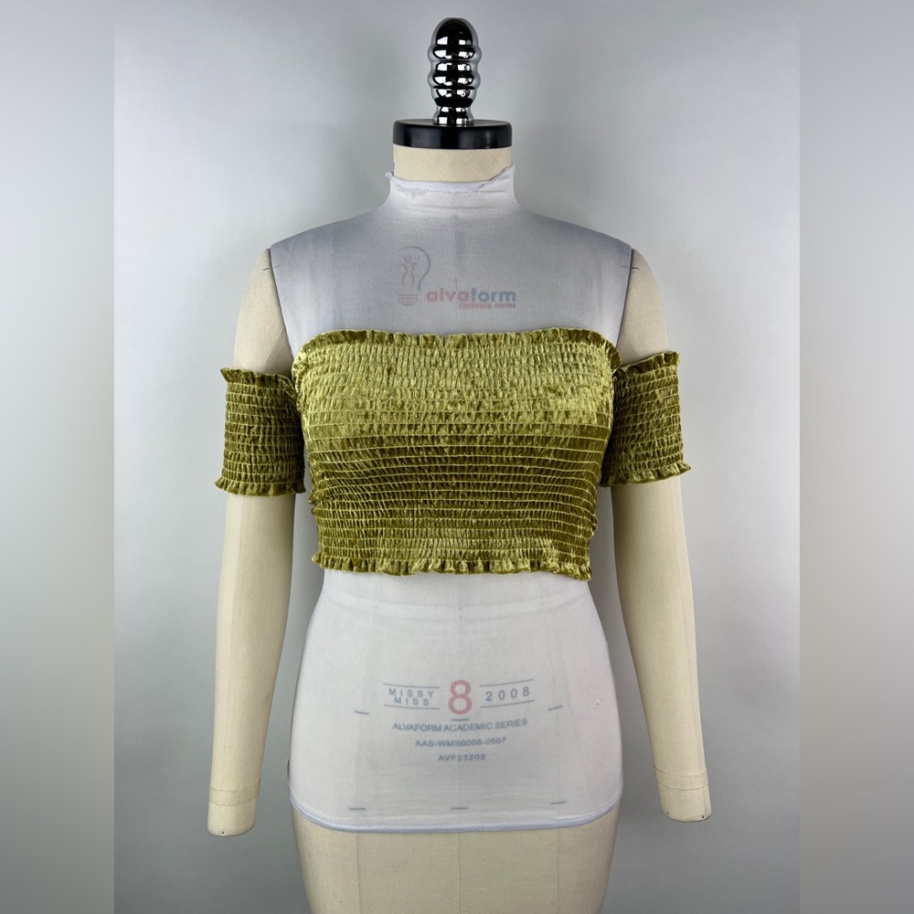 💚 3352. Crushed Velvet Smocked Crop Top